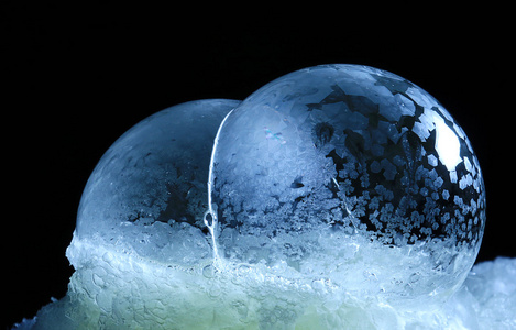 冷冻的肥皂泡沫插画