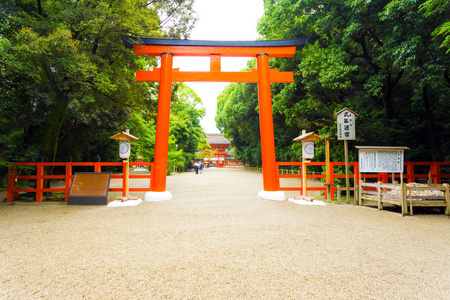 下鸭神社牌坊入口砾石小路 H