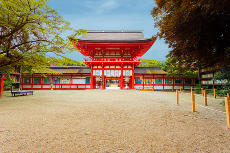 下鸭神社中心正门蓝蓝的天