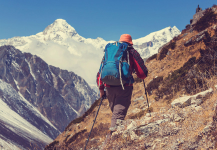 喜马拉雅山的徒步旅行者