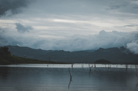 湖和山