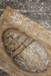小麦面粉与新鲜的面包切成薄片