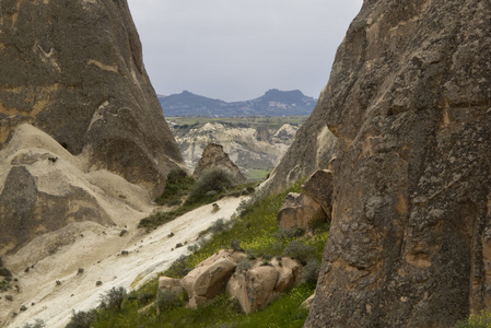 美丽的岩层在卡帕多西亚在土耳其
