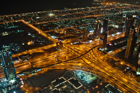 夜晚的城市迪拜图片