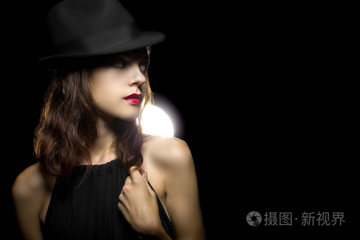 经典的烟熏黑的女演员弥补