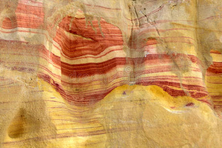 尼格夫沙漠中的彩色岩石。