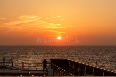 春天 傍晚 巡航 概述 只有 服装 后面 海洋 夏天 阴影