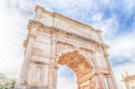 离焦模糊的背景与拱的提图斯在罗马，意大利