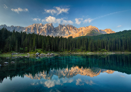 山地森林景观 湖堤 湖