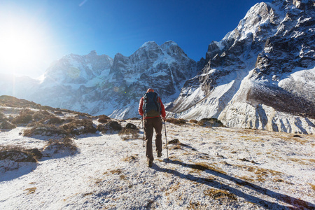 喜马拉雅山的徒步旅行者