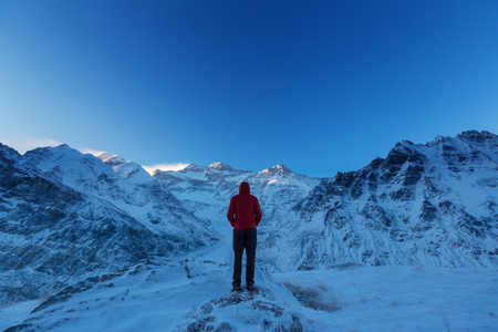 喜马拉雅山的徒步旅行者