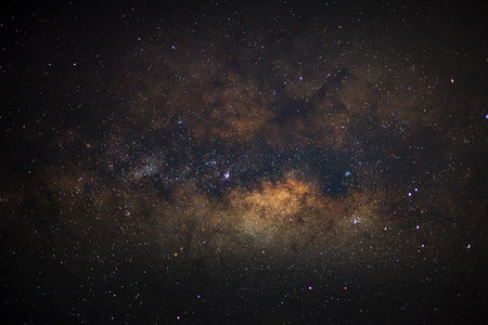 银河系，长时间曝光的照片，与粮食的特写镜头