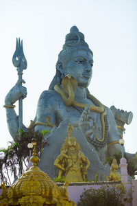 在 Murdeshvare 中巨大的湿婆神雕像