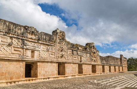 著名的遗址，在墨西哥中部的乌斯马尔