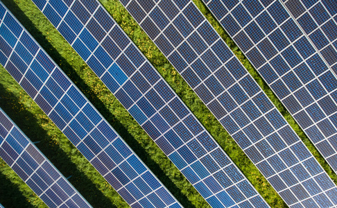 与太阳使用可再生的太阳能发电厂