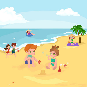 孩子的暑假。孩子们玩沙子在沙滩上水附近