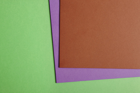 彩色的硬纸板背景在绿色紫色棕色调。复制 s