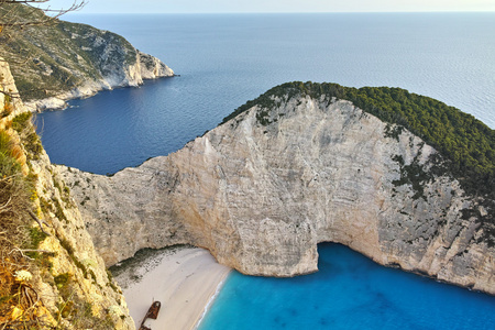 令人惊异全景的 Navagio 沉船海滩，扎金索斯