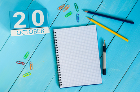 十月二十日。 10月20日蓝色木色日历图片