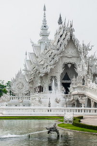 龙宫，又名白寺。清莱，泰国