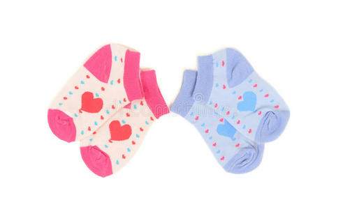 可爱的粉红色和蓝色小袜子。