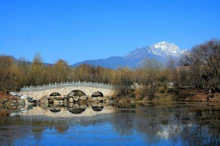 寺庙 文化 丽江 公园 省份 夏天 风景 历史的 瓷器 景象