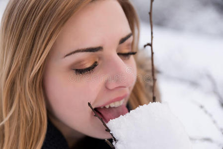 阳光 面对 手套 雪花 肖像 假日 鳞片 坠落 微笑 时尚