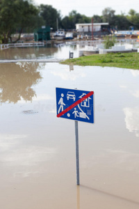 损害 环境 自然 天气 危险 港口 灾难 淹没 交通 高的