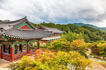 韩国山区佛教僧侣寺庙