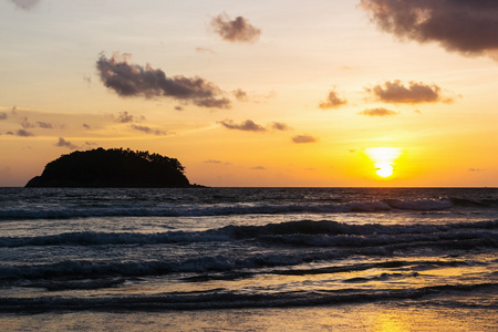 海景夕阳与阳光的颜色图片