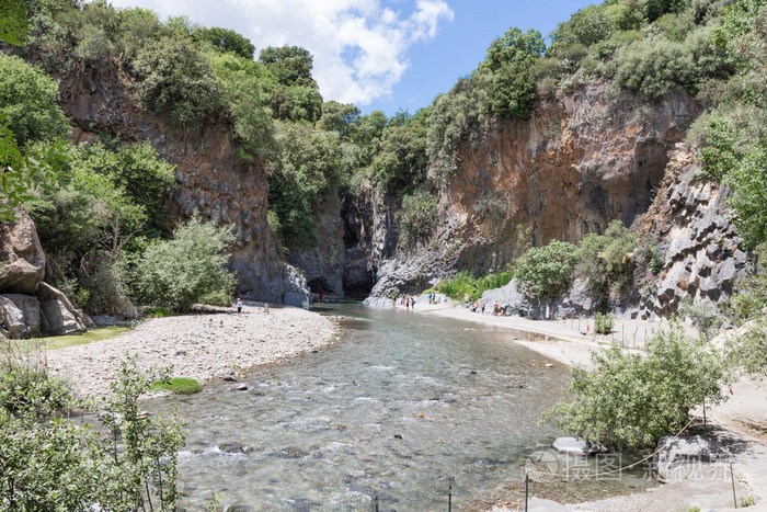 阿尔坎塔拉峡河与在意大利西西里岛的山沟