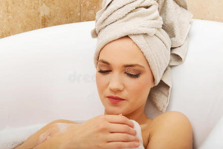 清洗 享受 放松 美丽的 笑脸 医疗保健 身体 洗澡 浴缸