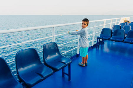太阳 童年 渡船 好奇心 沉思 乘客 航行 旅行 通道 享受
