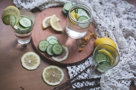 水果 杯子 清洗 适合 点心 柠檬 玻璃 黄瓜 维生素 健康