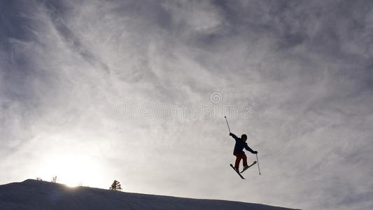 阿尔卑斯山 紧握 自然 目的地 极端 滑雪板 行动 运动