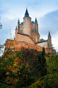 塞戈维亚城堡的秋景
