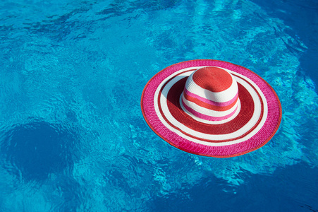 粉红色的夏季帽子图片