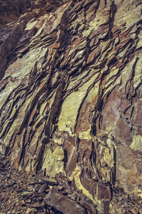 层状的玄武岩岩石峭壁图片