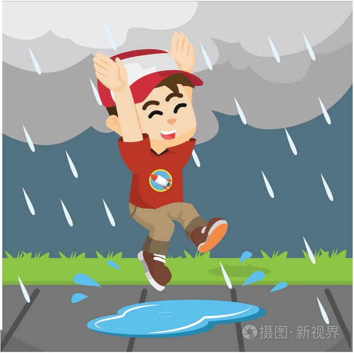 在雨中跳上一个水坑里的男孩
