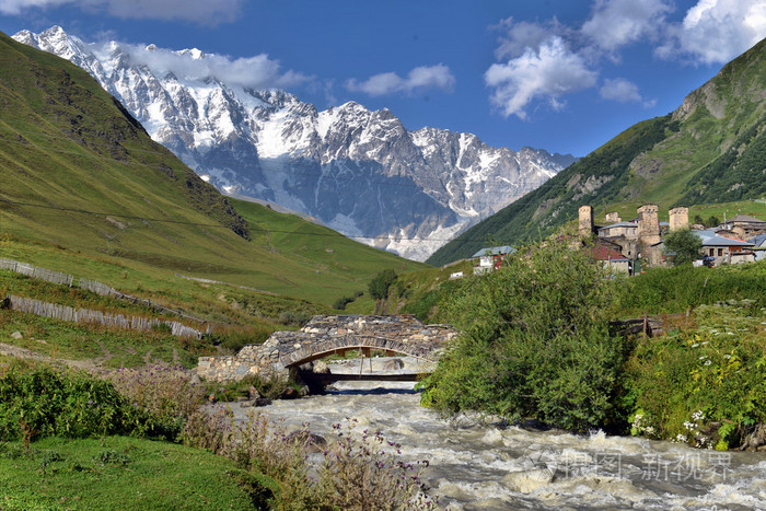 下再上斯瓦涅季什哈拉山高加索山的风景