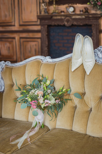 新娘花束与鞋图片