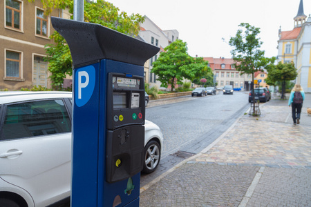 德国的街道上停车票自动售货机图片