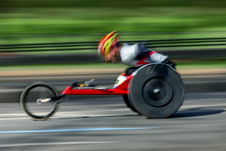 体育竞赛轮椅使用者图片
