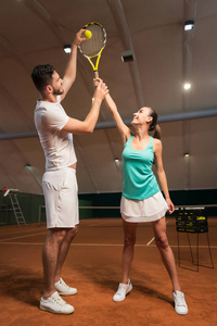 积极讲师教学打网球图片