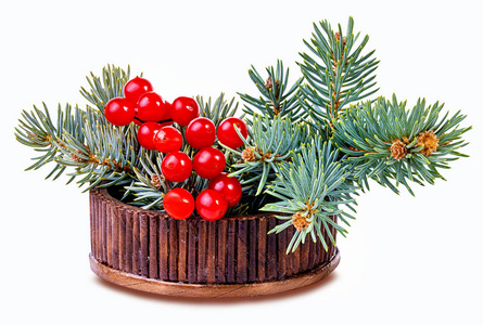 装饰圣诞树和一束红色荚蒾图片