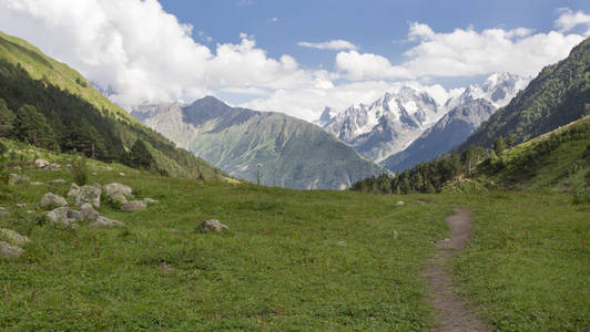 山区地形地貌和河流图片