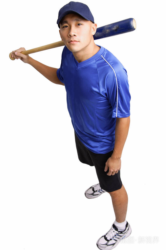 年轻男子手持棒球棍