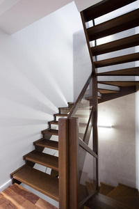 新的 楼梯 奢侈 照亮 硬木 住宅 攀登 地板 在室内 公寓