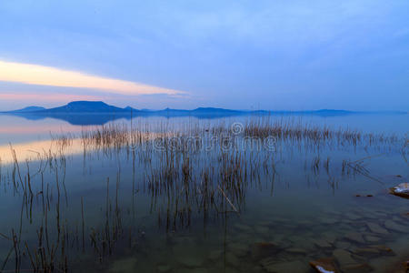 天空 轮廓 颜色 假日 风景 美丽的 匈牙利 和谐 反射