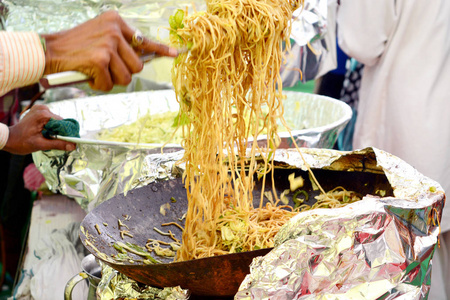 印度街头美食素食面条制作图片